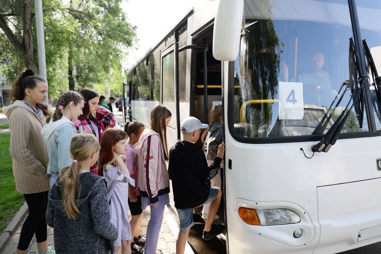 Первых детей из обстрелянных районов Белгородской области встретили в Липецке