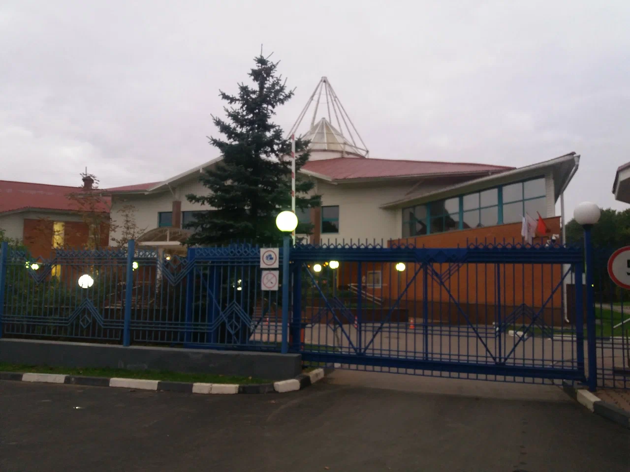 Что за «дела» творятся в Московской экономической школе?