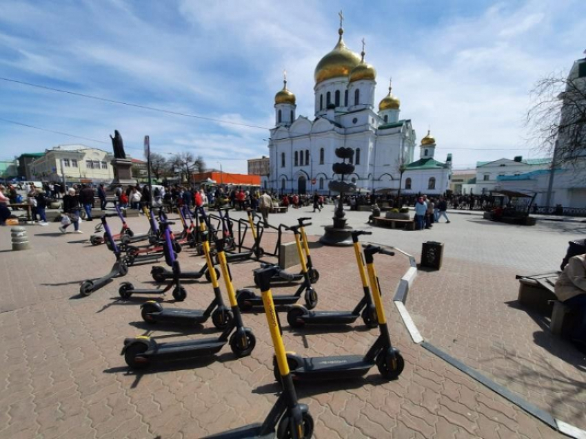 В Ростове-на-Дону смягчили правила парковки электросамокатов у памятников